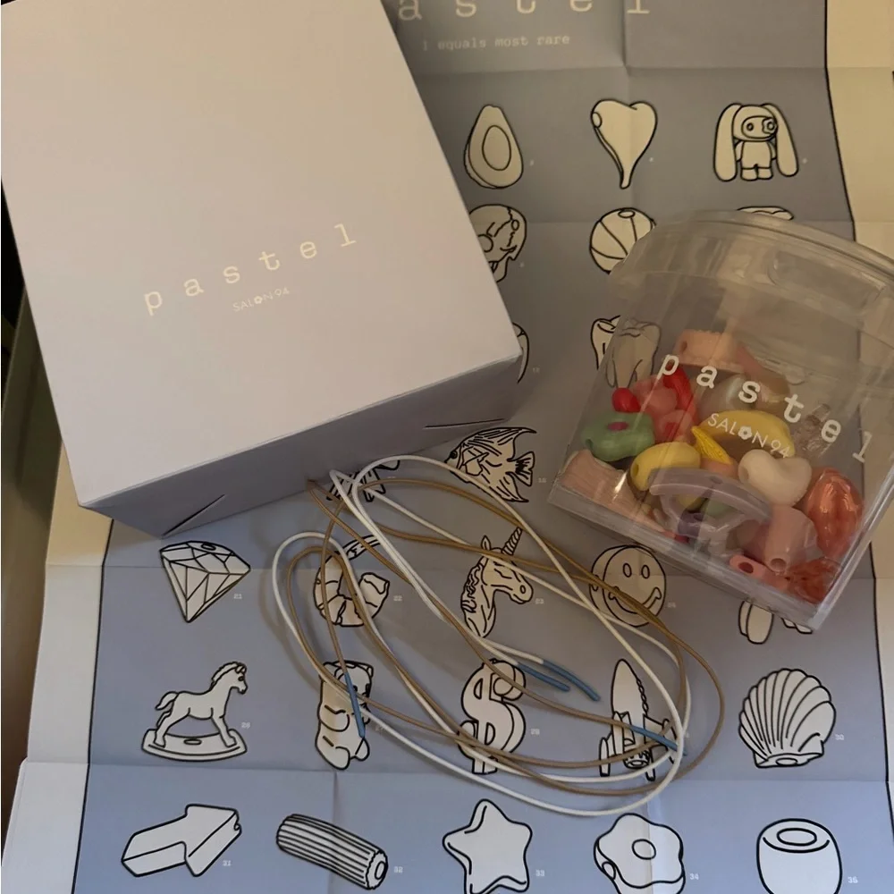 Cj Hendry Pastel Full Set 35 beads - pinks -poster,bucket, bag, 2cords